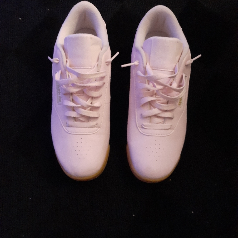 Womans Reebok Size 11
